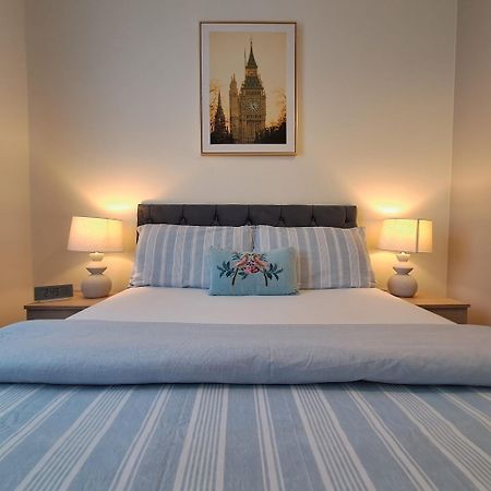 Cozy Bedroom In Lucan, Дъблин Екстериор снимка