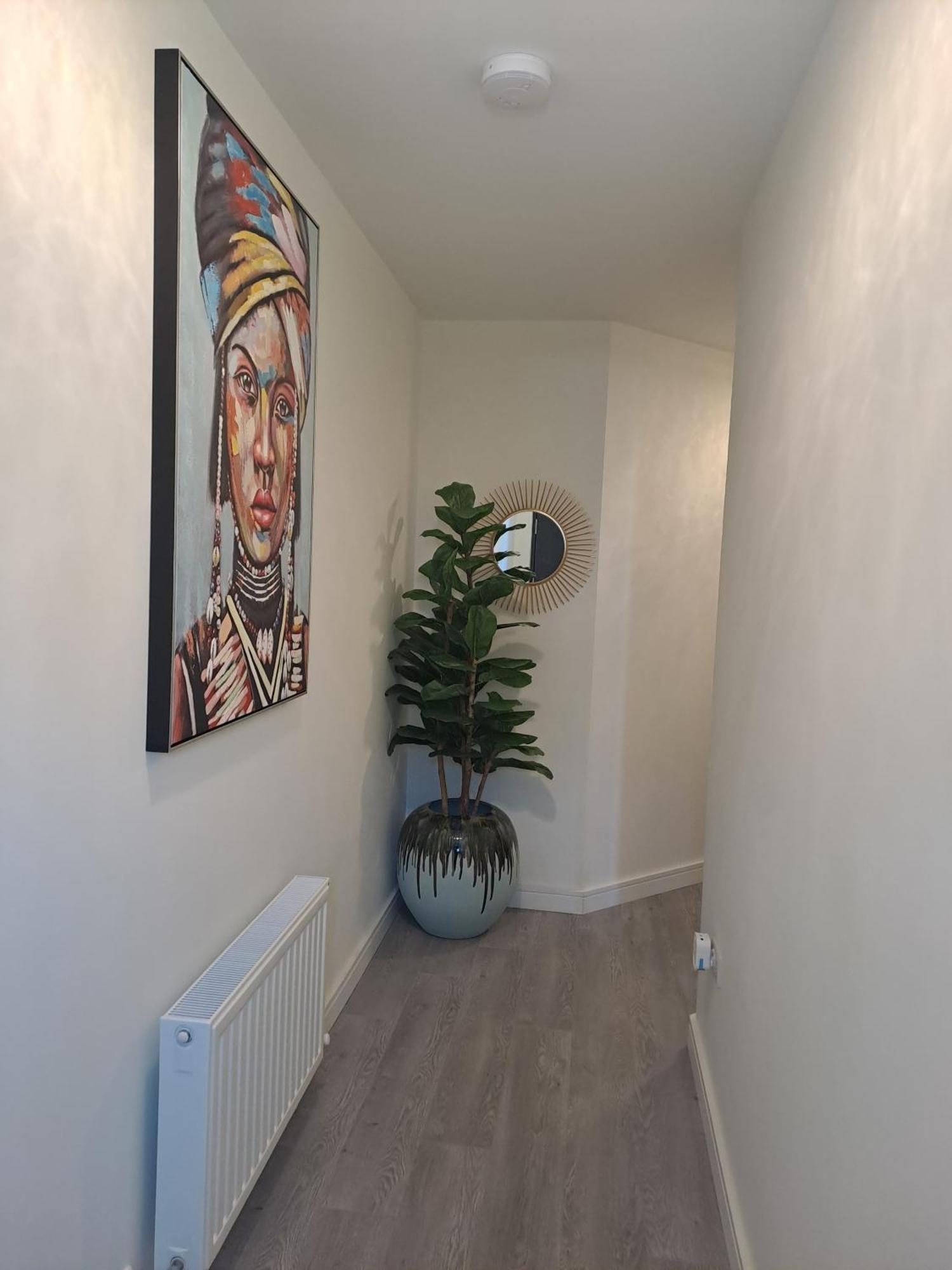 Cozy Bedroom In Lucan, Дъблин Екстериор снимка